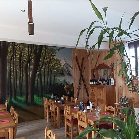 Le Sapin Rouge - Restaurant - Bar - Chambres D'Hotes Artigues  エクステリア 写真