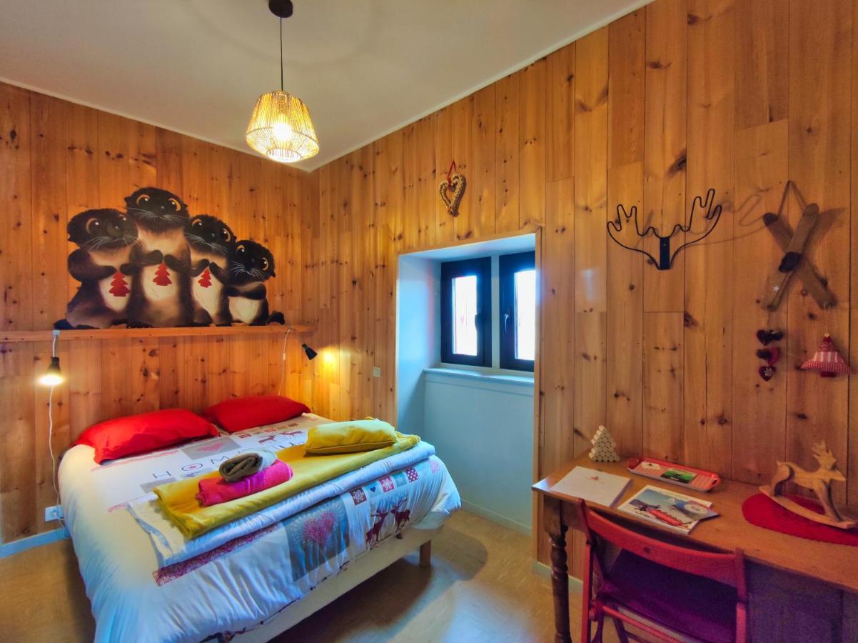 Le Sapin Rouge - Restaurant - Bar - Chambres D'Hotes Artigues  エクステリア 写真