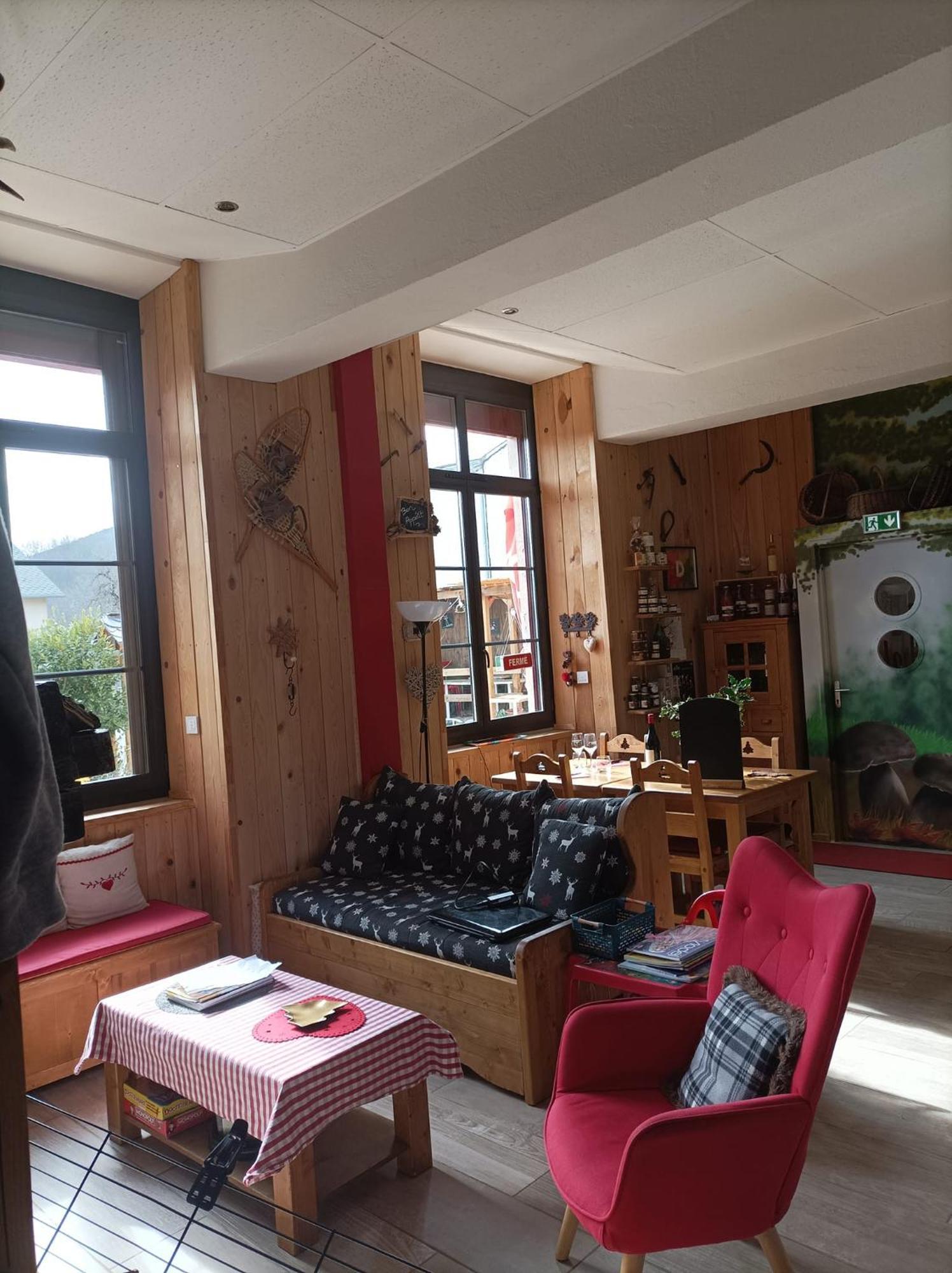 Le Sapin Rouge - Restaurant - Bar - Chambres D'Hotes Artigues  エクステリア 写真